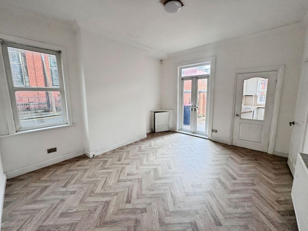 Property photo 3 of 14 Pbox-Img.Jpg