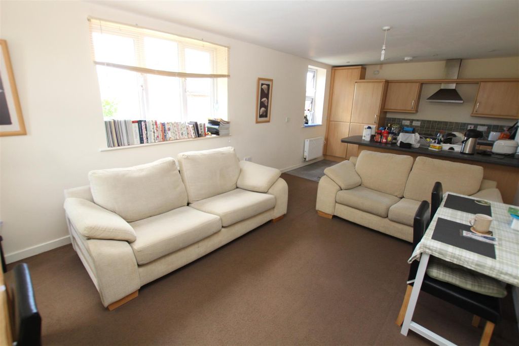 Property photo 1 of 6 Living.Jpg