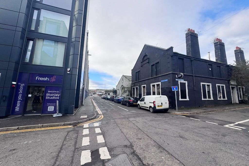 Property photo 3 of 9