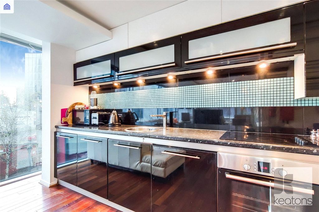 Property photo 1 of 10 Kitchen