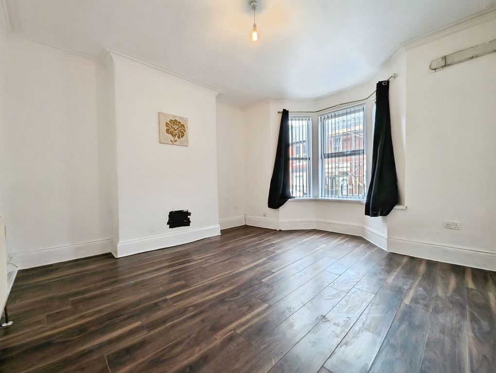 Property photo 2 of 6 Photo 5