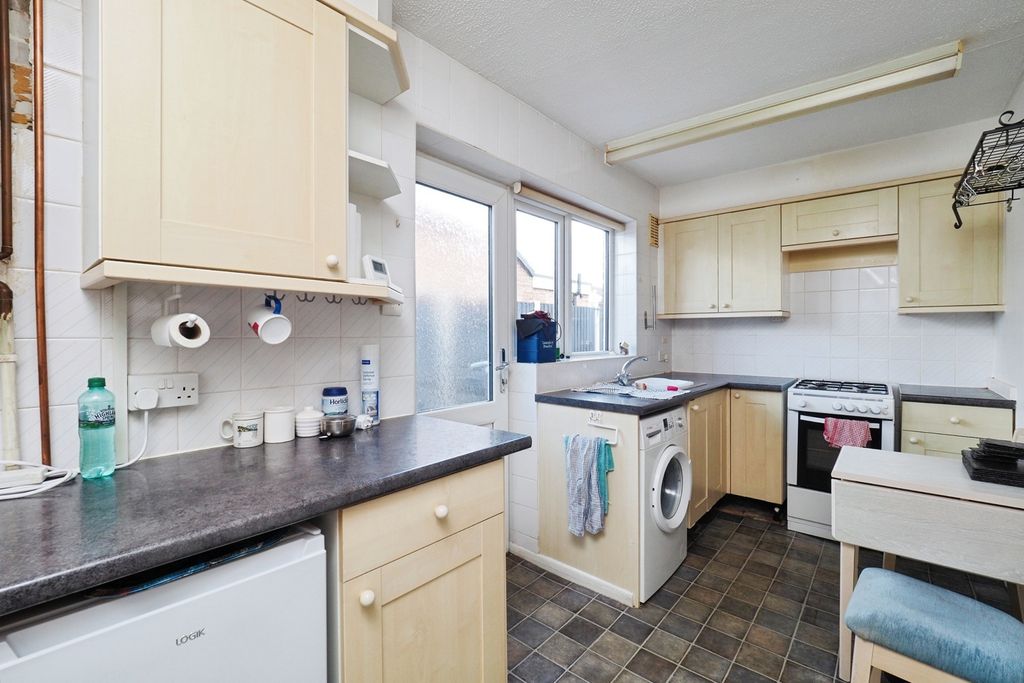 Property photo 3 of 14 Fitted Kitchen