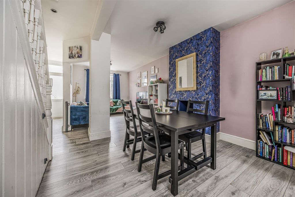 Property photo 2 of 16 54 Seagrove Road, Portsmouth-Porticomarketing-Sold