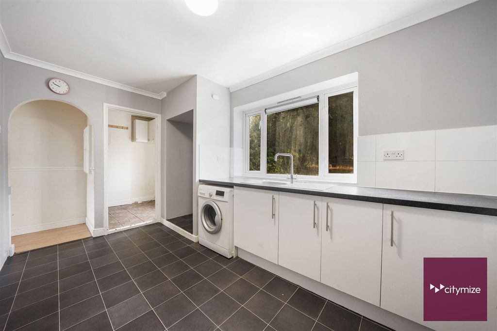 Property photo 1 of 18 Kitchen