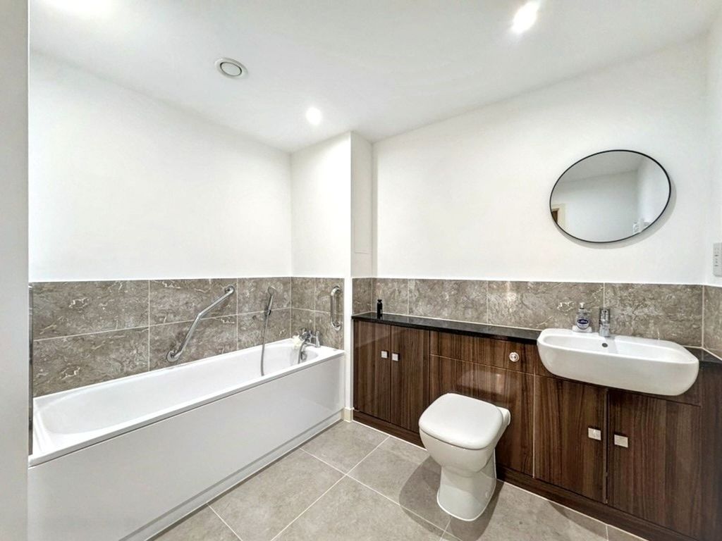 Property photo 3 of 16 Family Bathroom