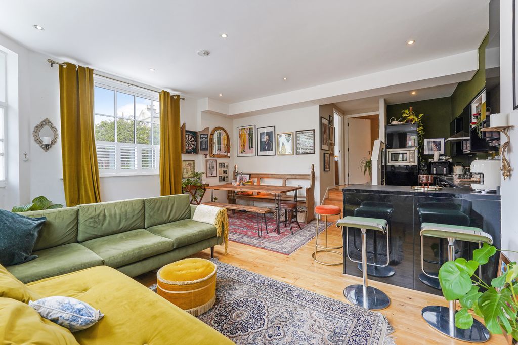 Property photo 1 of 8 145 Sheen Road Richm