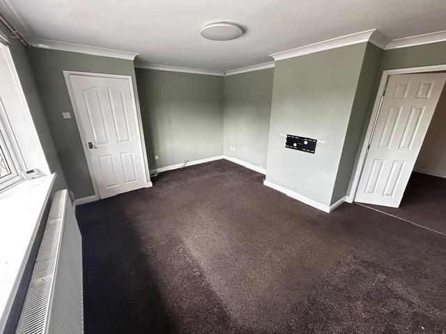 Property photo 3 of 13 Lounge