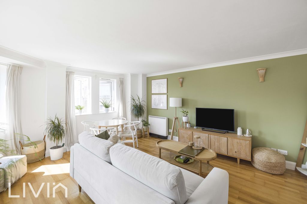 Property photo 3 of 14 120A9411
