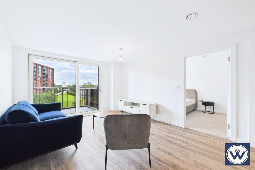 Property photo 1 of 17 (Main)