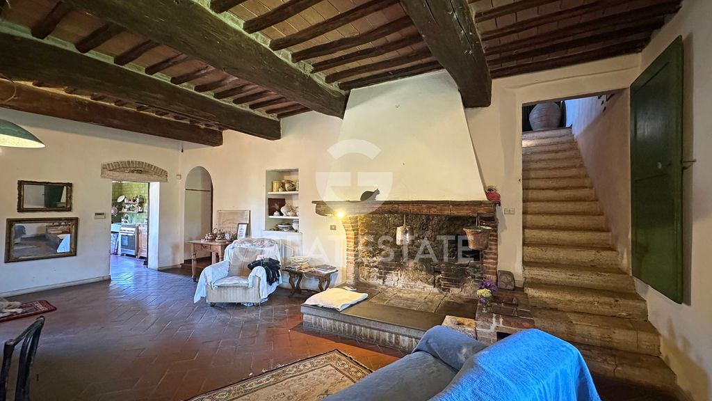 Property photo 2 of 44 Interiors