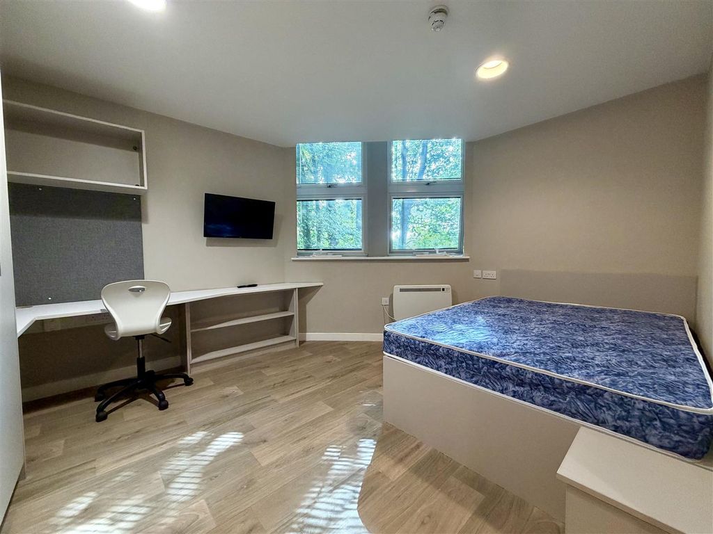 Property photo 1 of 14 Bedroom Pic 1.Jpeg