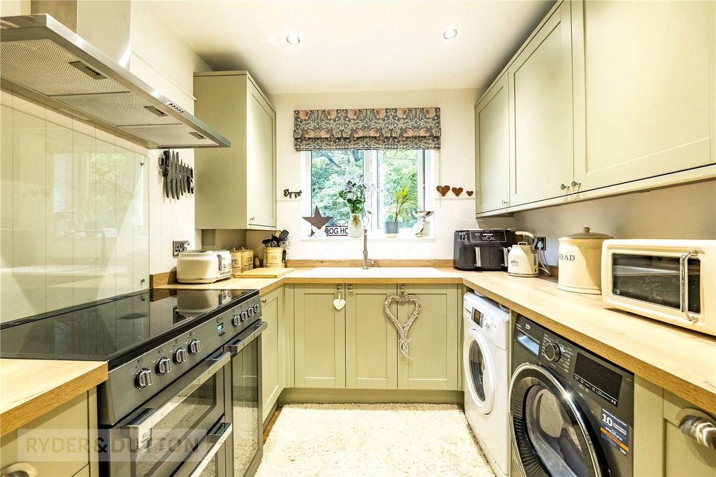 Property photo 2 of 13 Kitchen