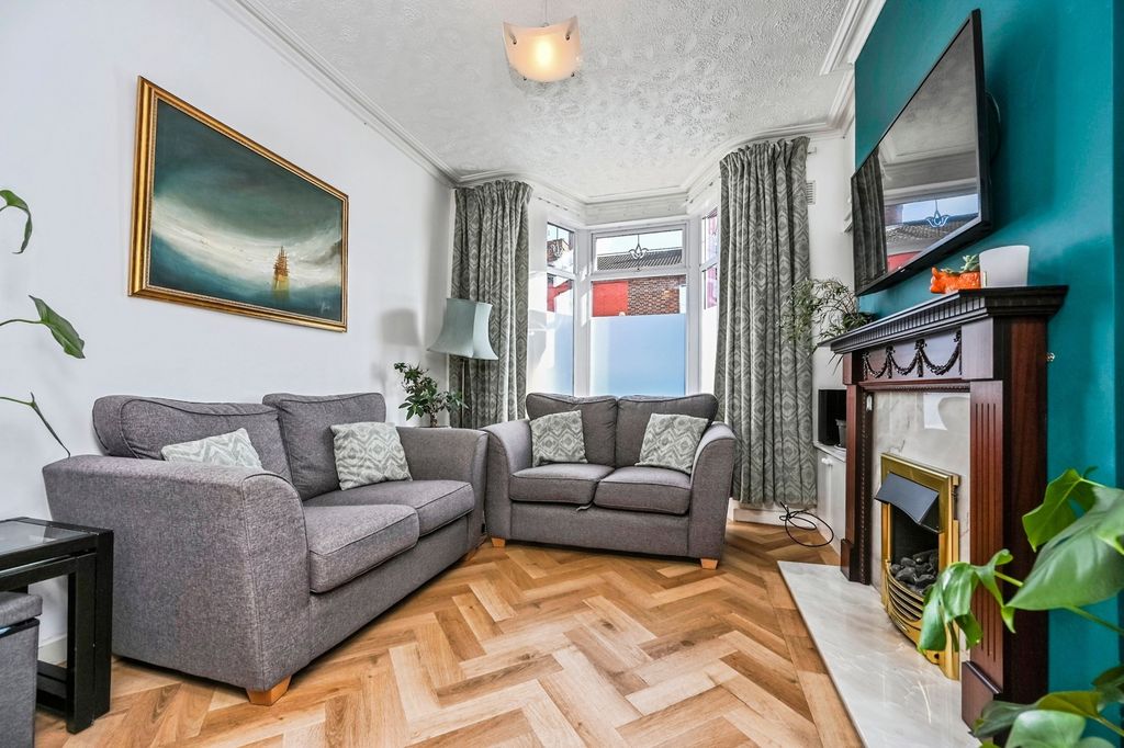 Property photo 3 of 17 Photo