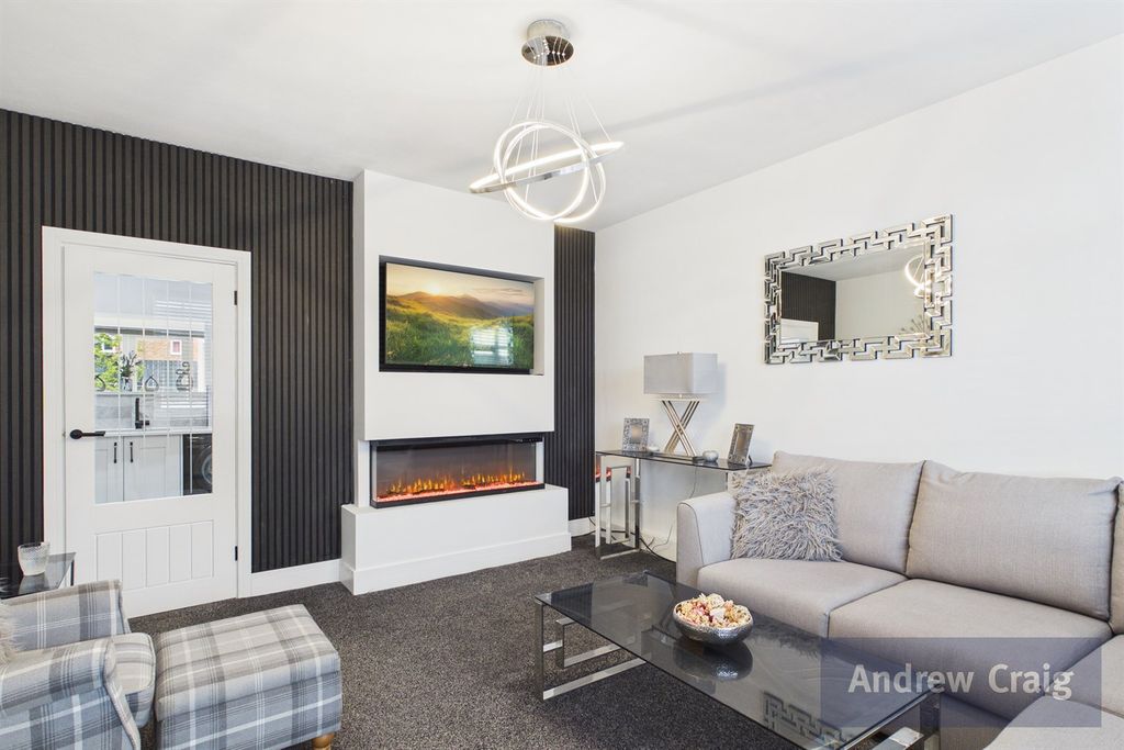 Property photo 2 of 25 Lounge