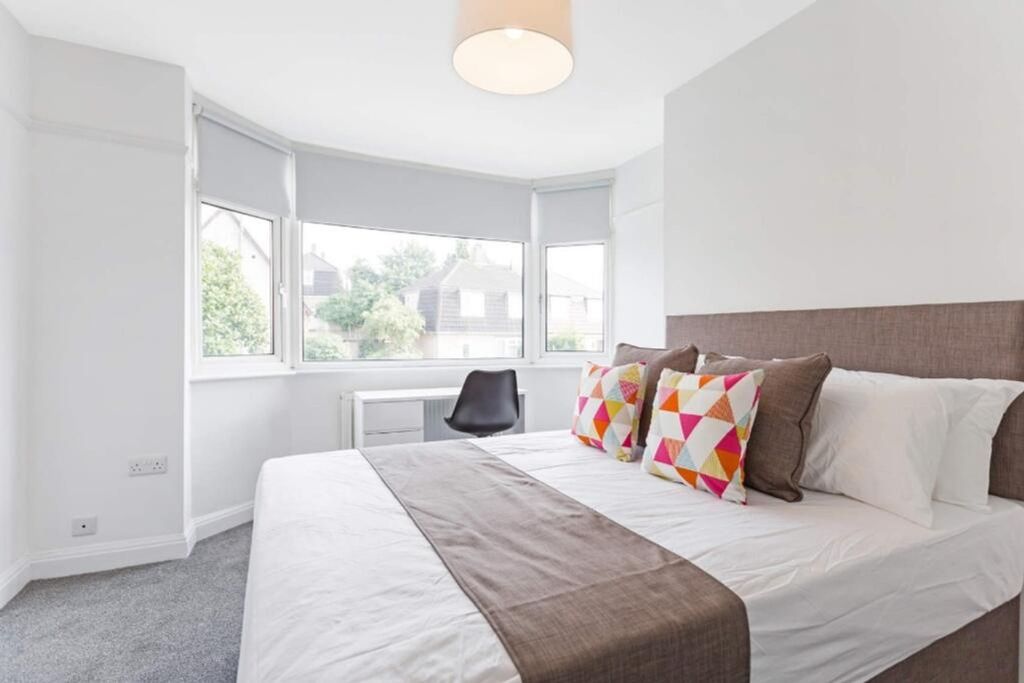 Property photo 1 of 14 This Inviting Double Bedroom Features Ample Natura...
