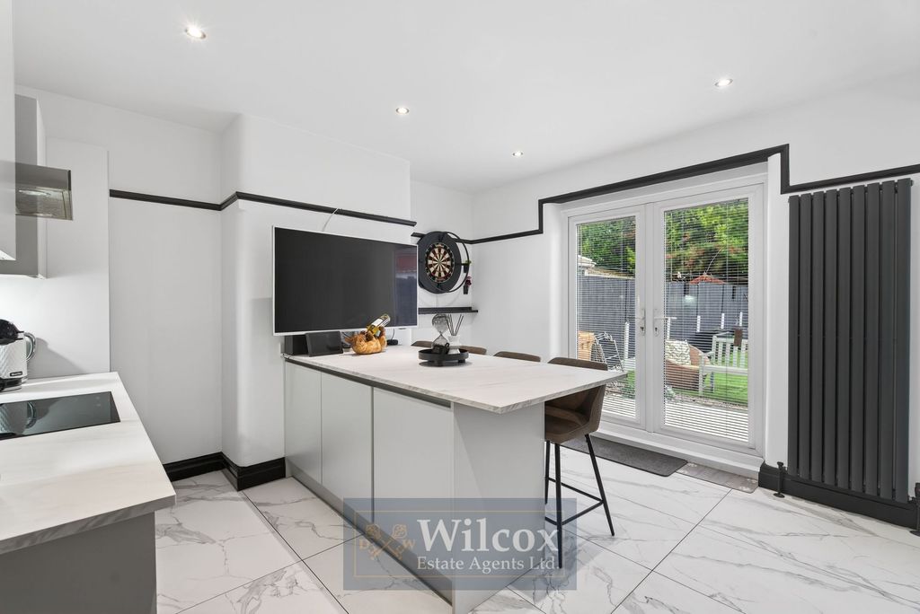 Property photo 3 of 25