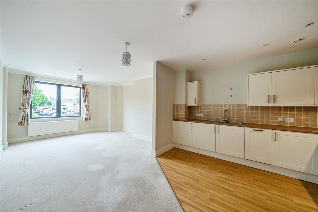 Property photo 2 of 16 Kitchen / Sitting Room