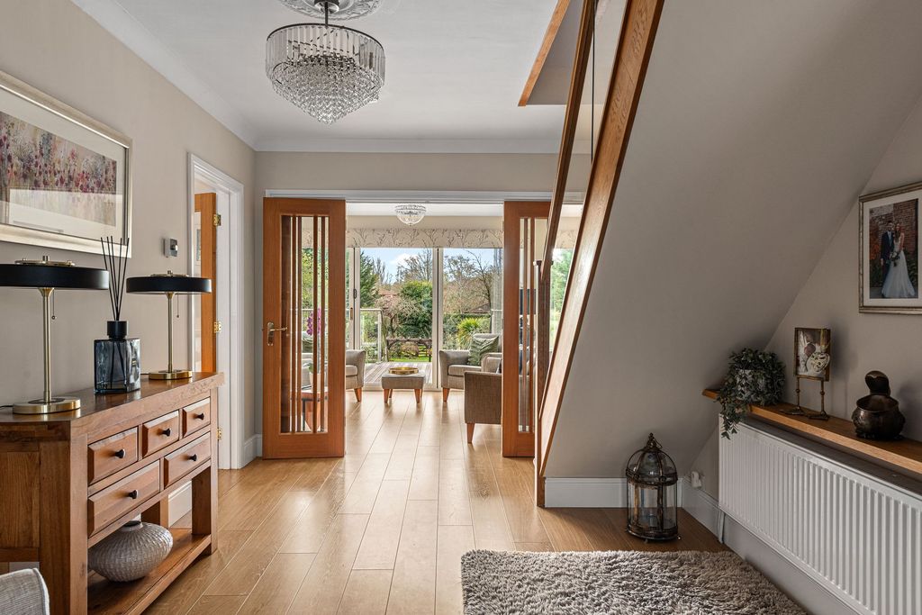 Property photo 2 of 28