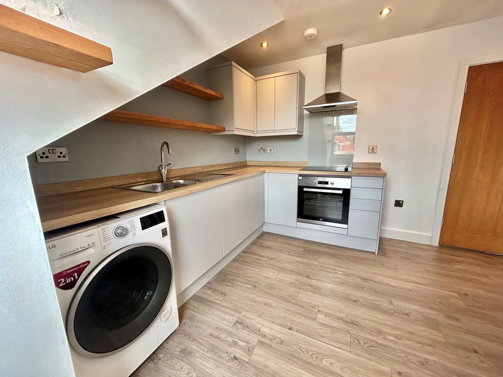 Property photo 2 of 12 Image