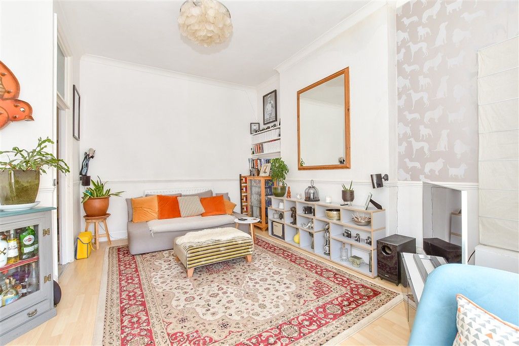 Property photo 2 of 11 Lounge