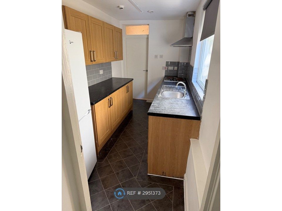 Property photo 1 of 7 Kitchen