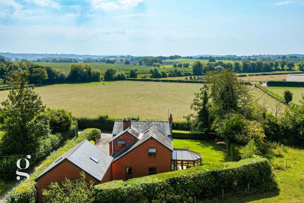 Property photo 2 of 20