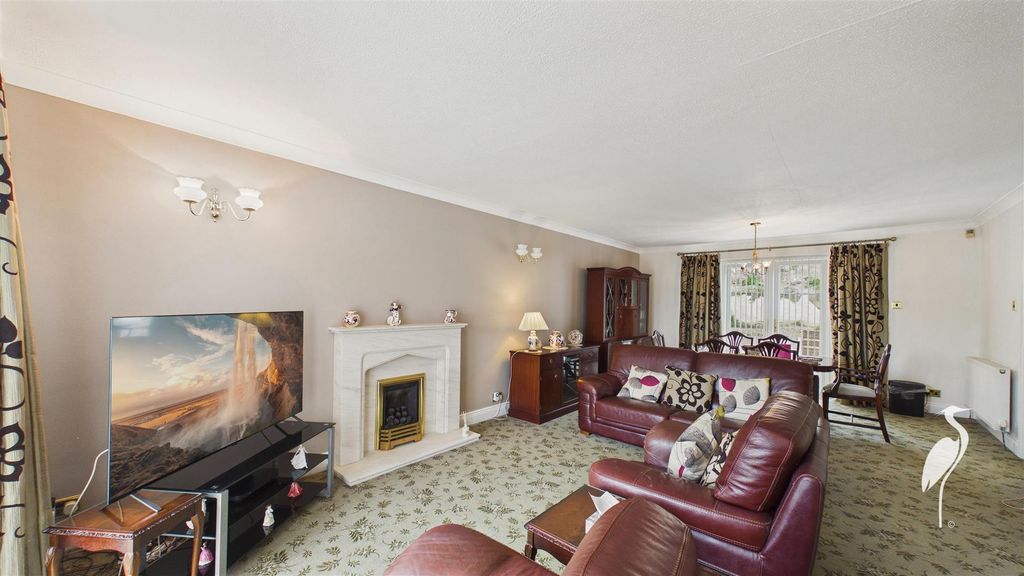 Property photo 3 of 29 Lounge/Dining Room