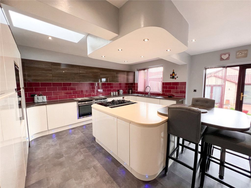 Property photo 3 of 41 Kitchen