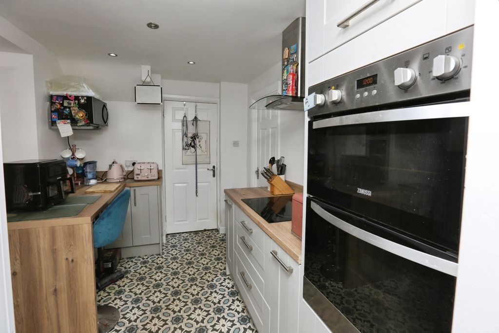 Property photo 2 of 17 Photo