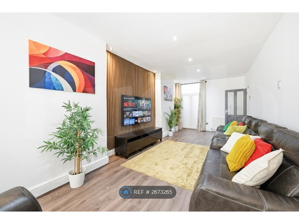 Property photo 2 of 17 Living Room