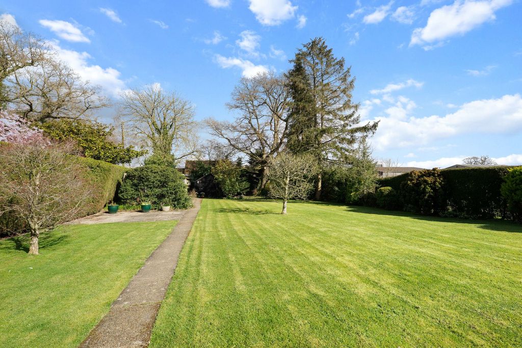 Property photo 2 of 23