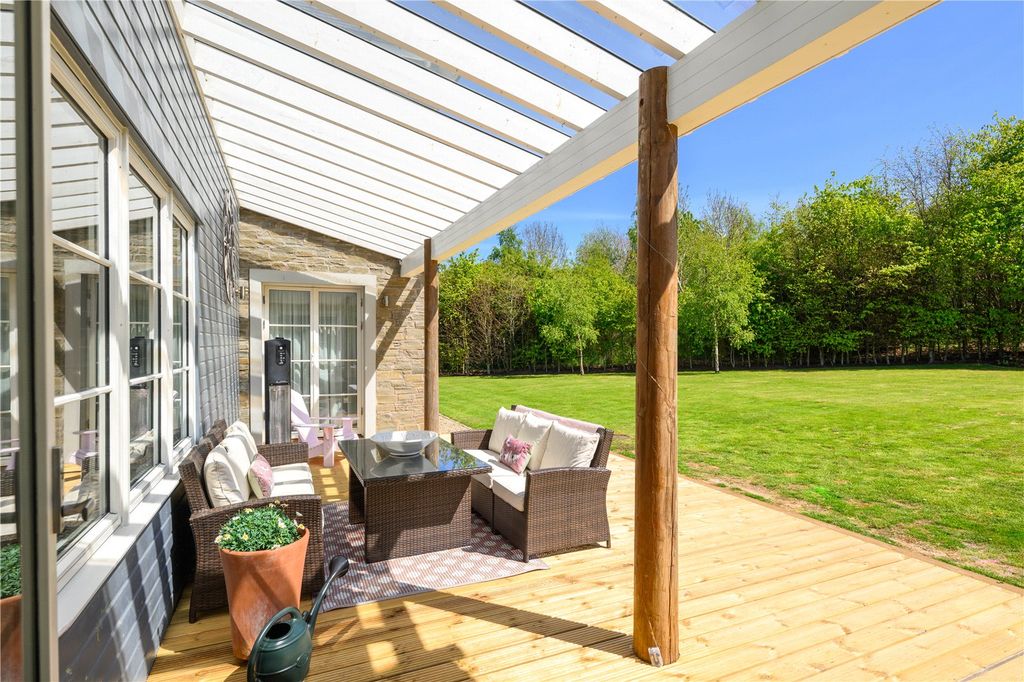 Property photo 2 of 42 Verandah