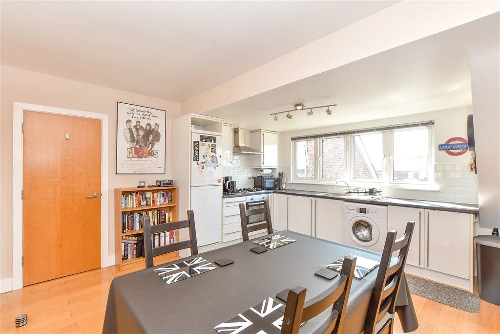 Property photo 1 of 11 Lounge/Kitchen
