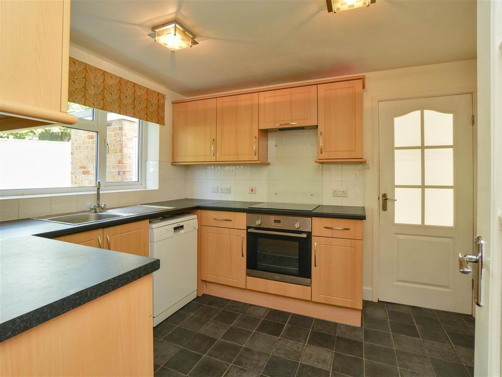 Property photo 3 of 21 Kitchen