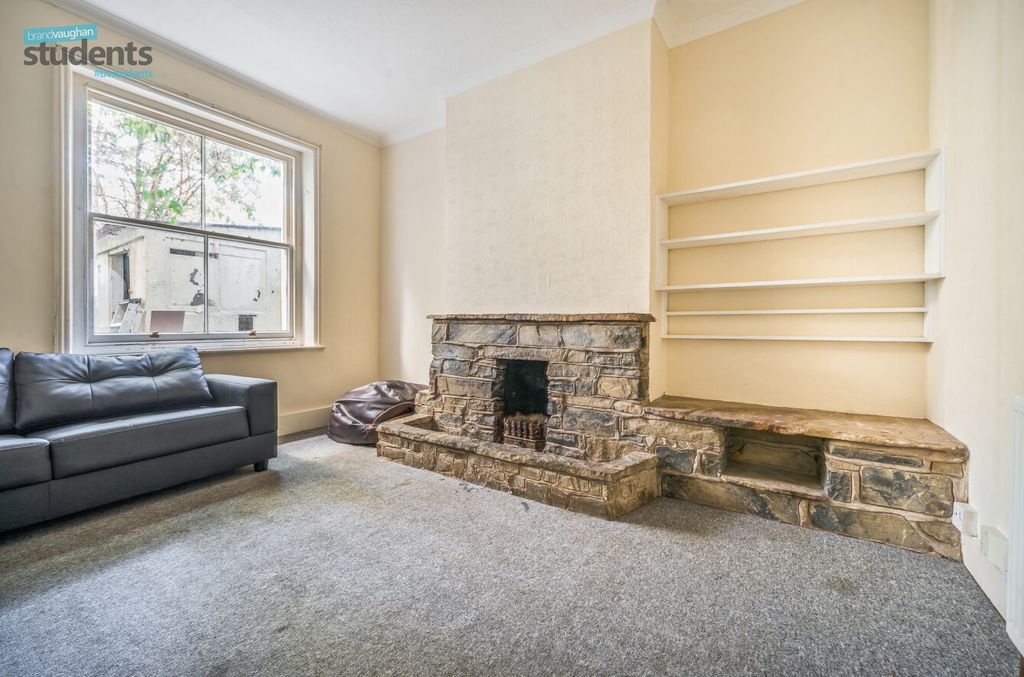 Property photo 2 of 10 F64F4c2d-d465-4B7...