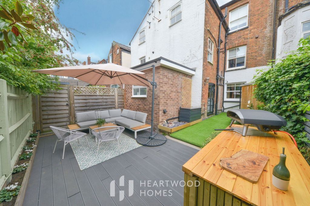 Property photo 1 of 18