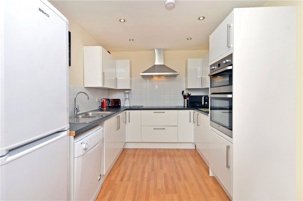 Property photo 3 of 9 Kitchen