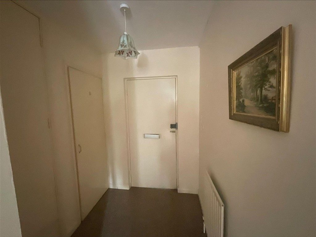 Property photo 3 of 6 Entrance Hallwway