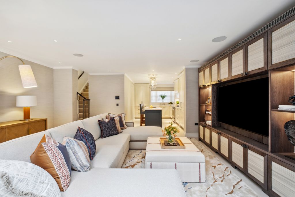 Property photo 3 of 24