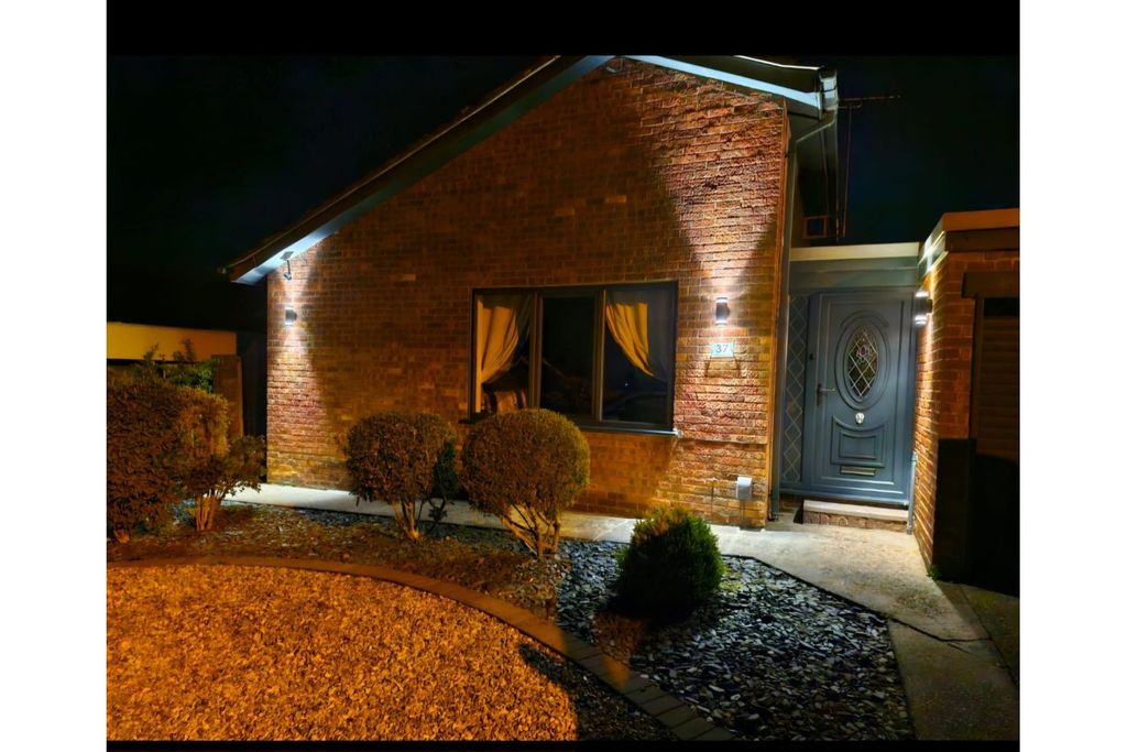 Property photo 2 of 16 Front