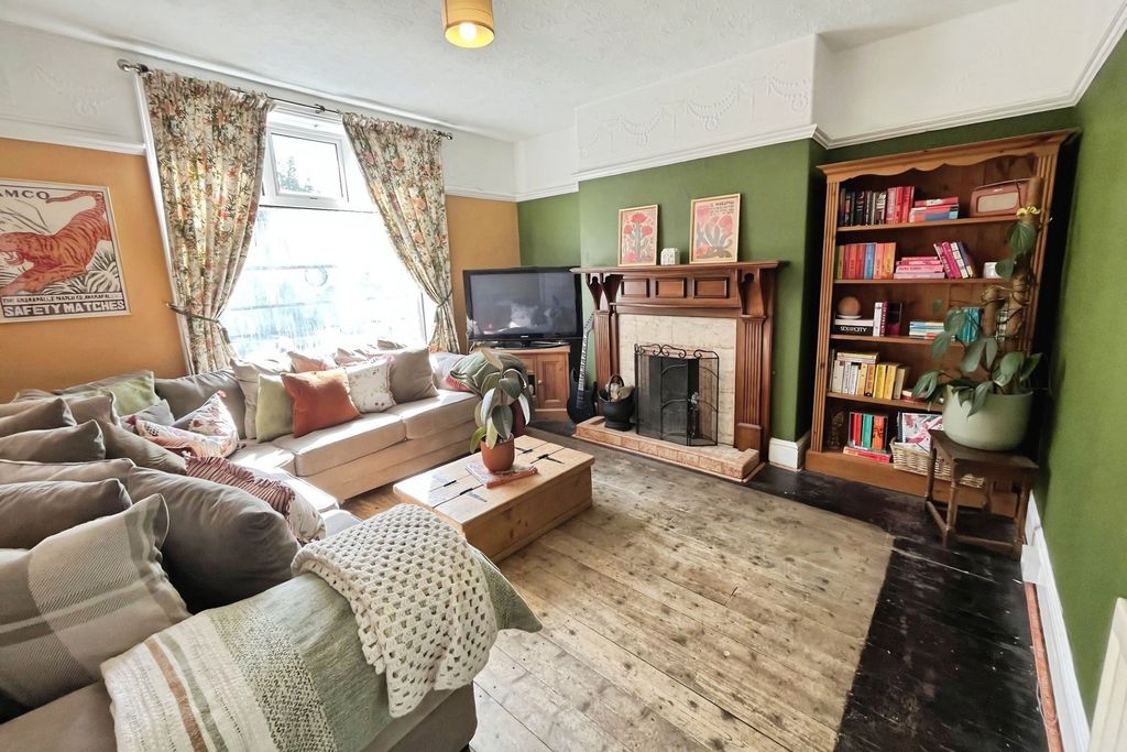 Property photo 3 of 20 Living Room