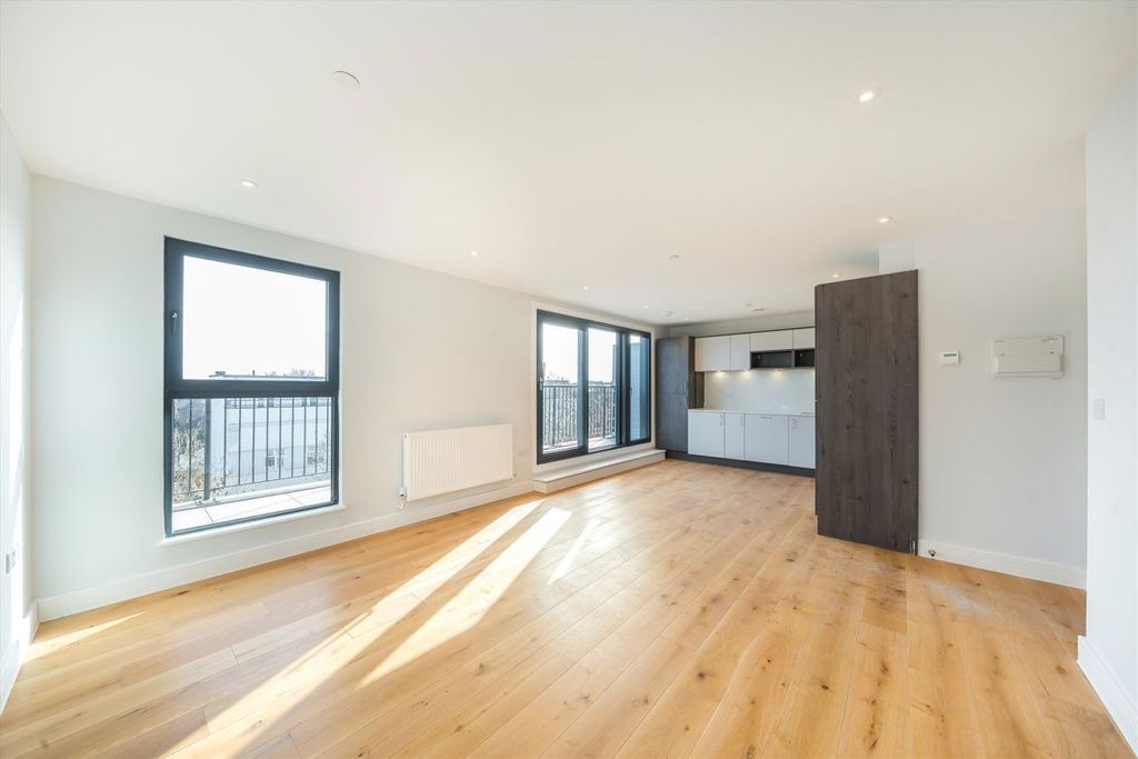 Property photo 2 of 8