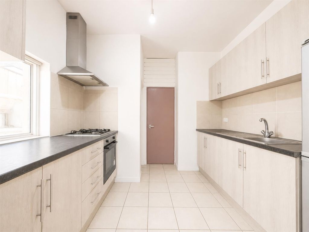 Property photo 3 of 13 Kitchen