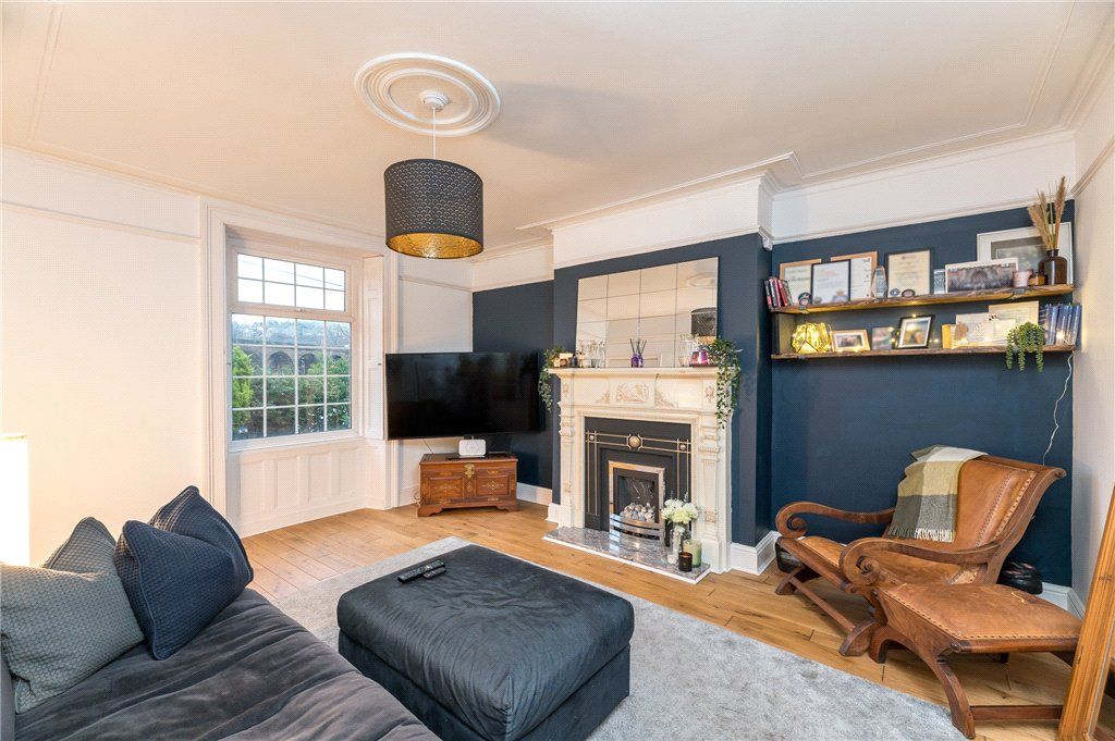 Property photo 3 of 21 Living Room