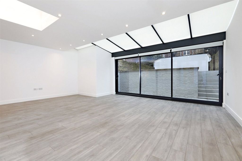 Property photo 3 of 28