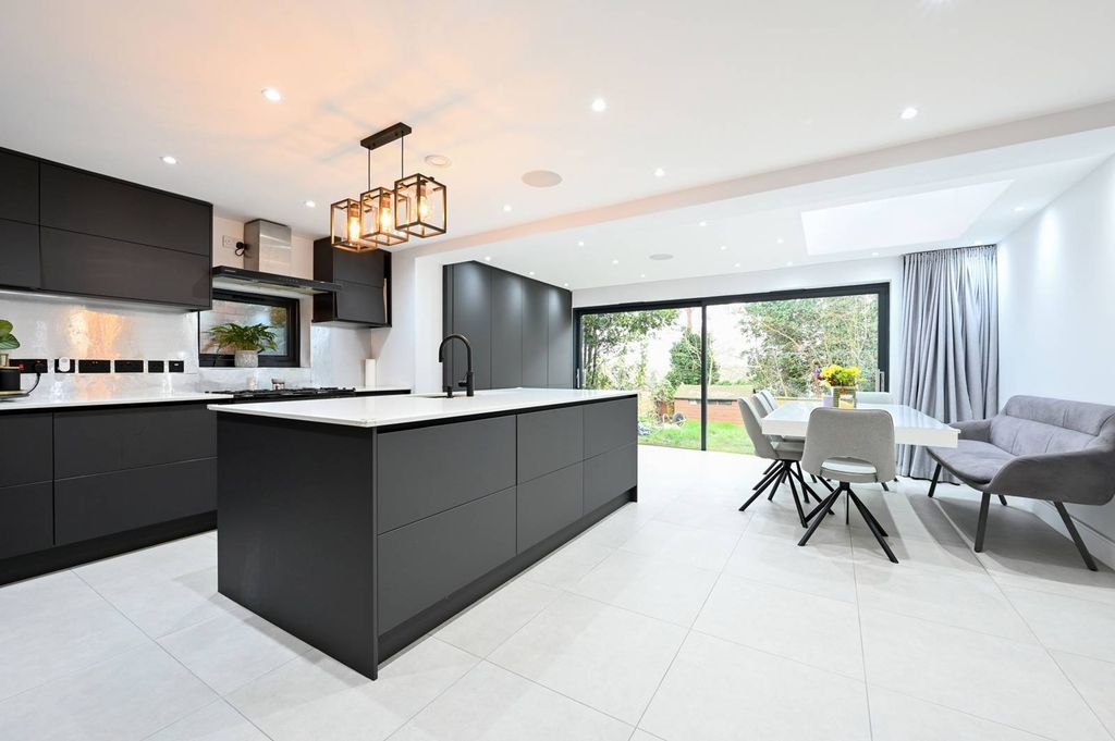 Property photo 1 of 37