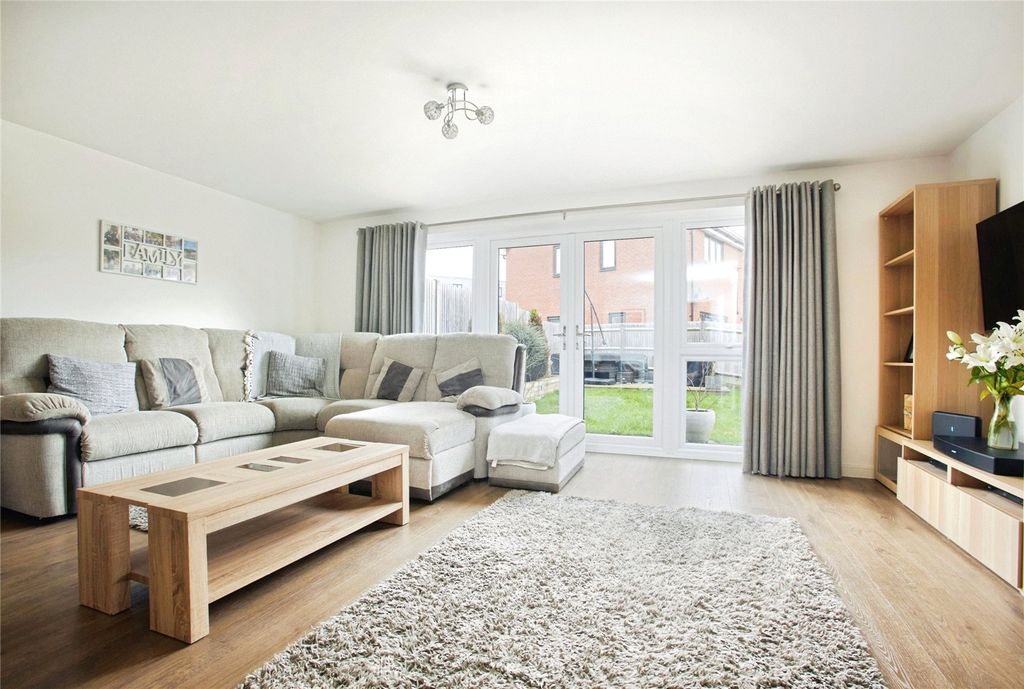 Property photo 3 of 16 Picture No. 18