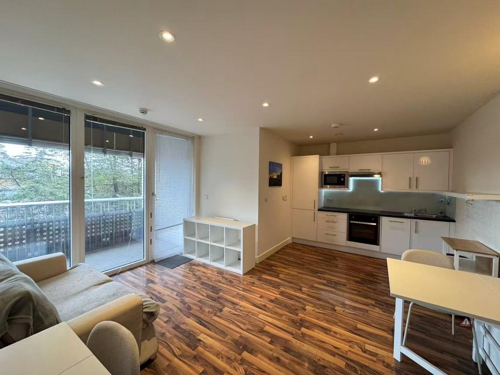 Property photo 1 of 8 2 Bed Flat To Rent Hillside, London Nw10