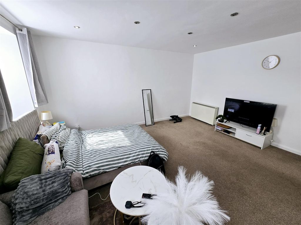 Additional image 7 of 1 bed flat for saleWestgate Street, Launceston PL15