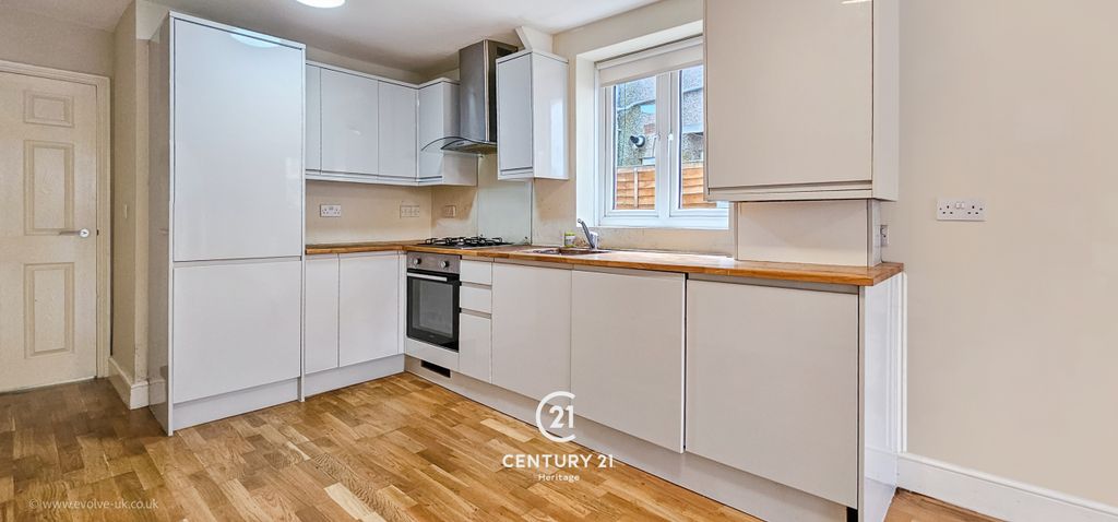 Property photo 3 of 13 E02013 (6)